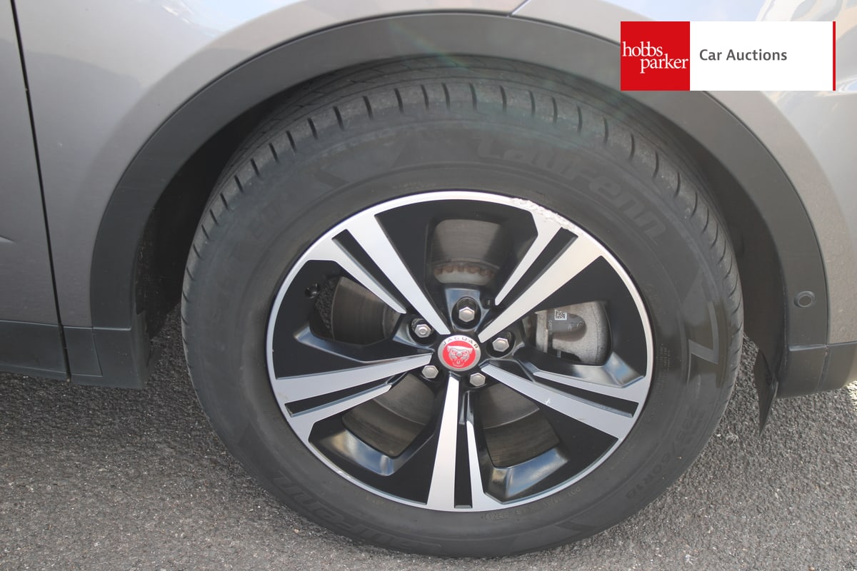 JAGUAR E-PACE S D MHEV AWD AUTO image 9