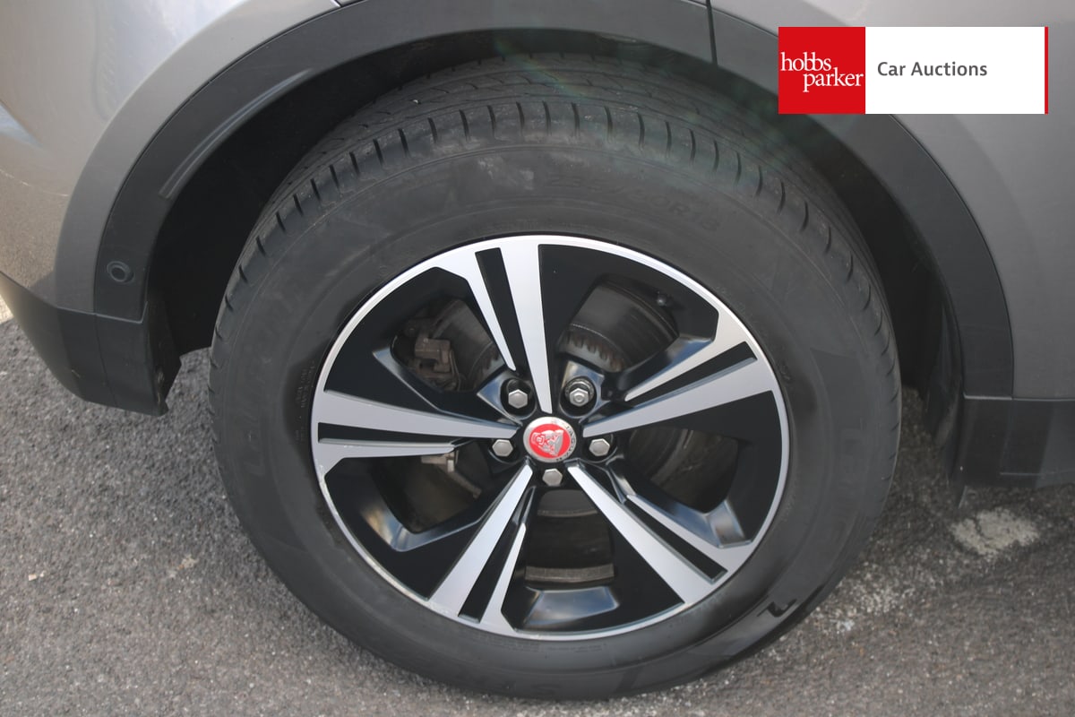 JAGUAR E-PACE S D MHEV AWD AUTO image 10