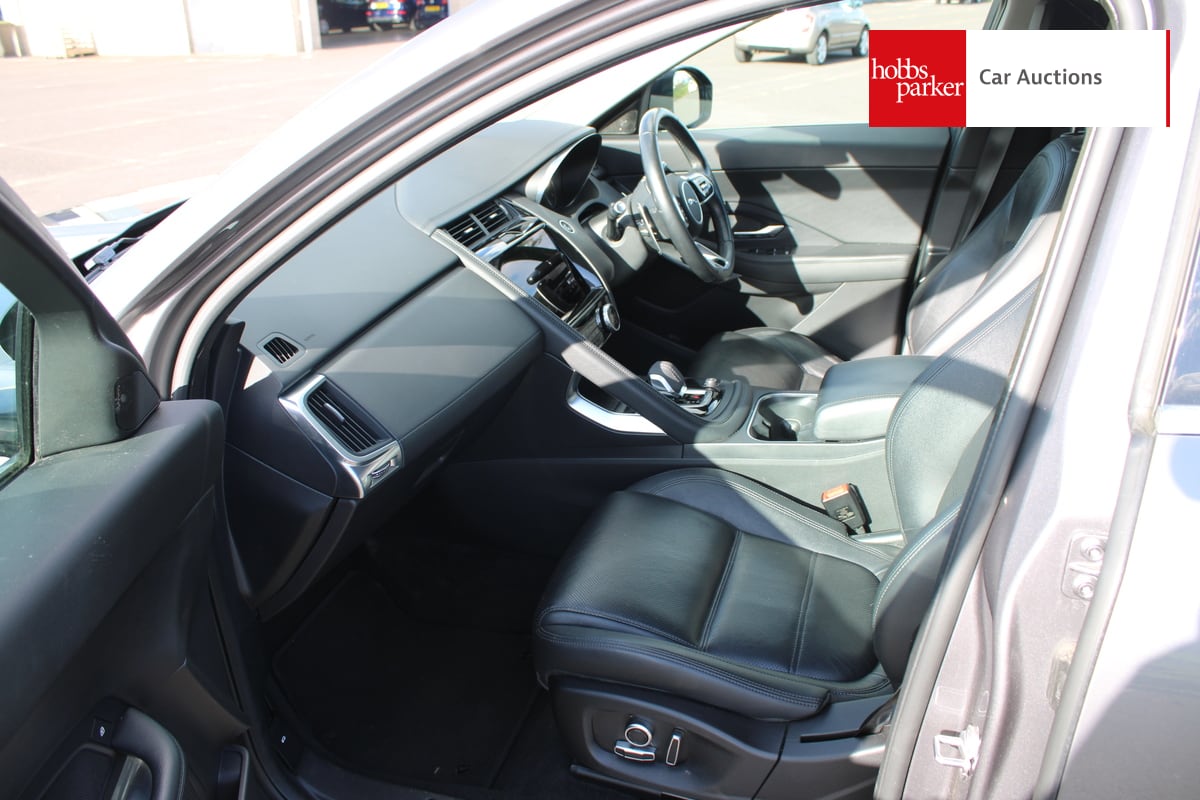 JAGUAR E-PACE S D MHEV AWD AUTO image 13