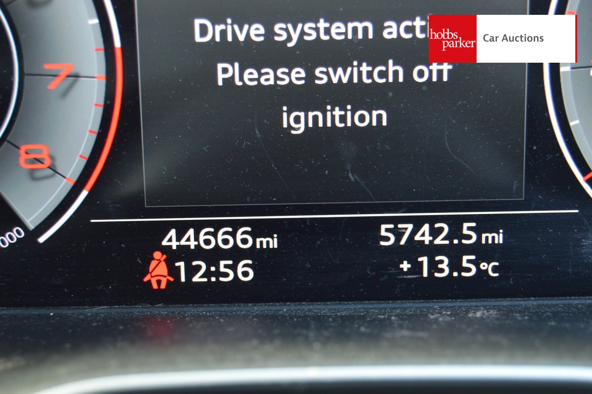 AUDI Q5 S LINE 45 TFSI MHEV QUAT SA image 19