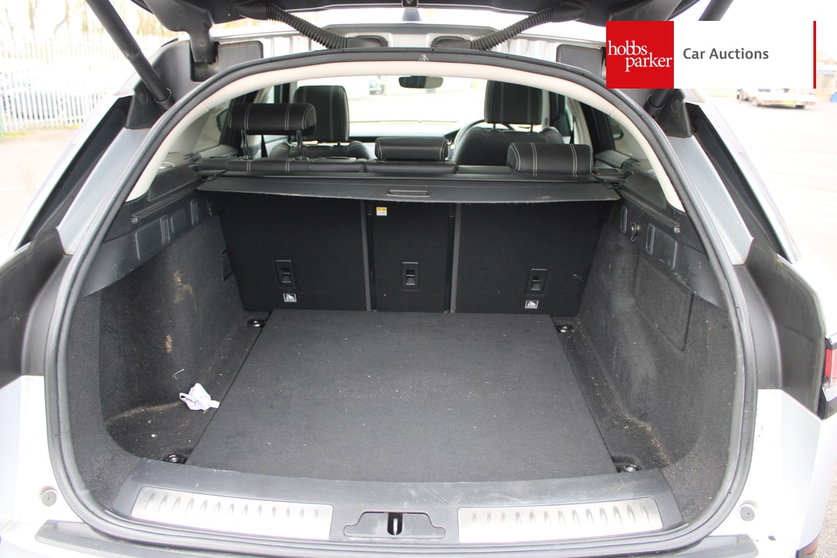 LAND ROVER RANGE ROVER VELAR SE D240 AUTO image 15