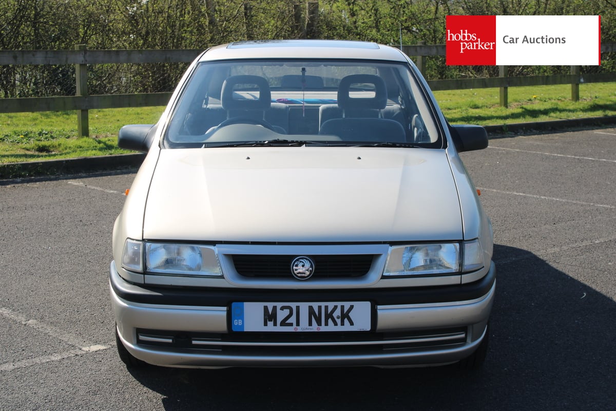 VAUXHALL CAVALIER LS image 8