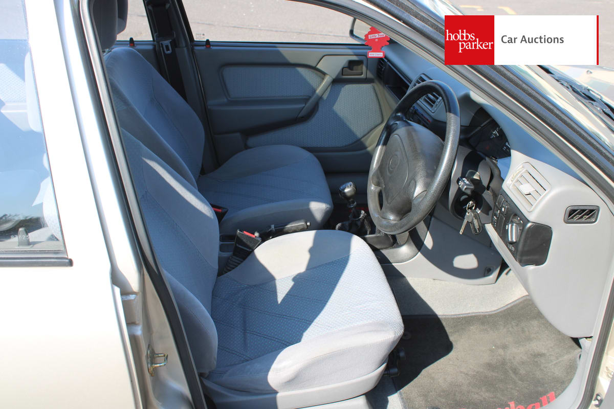VAUXHALL CAVALIER LS image 15