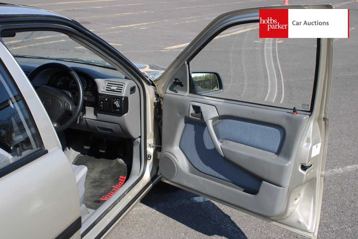 VAUXHALL CAVALIER LS image 16