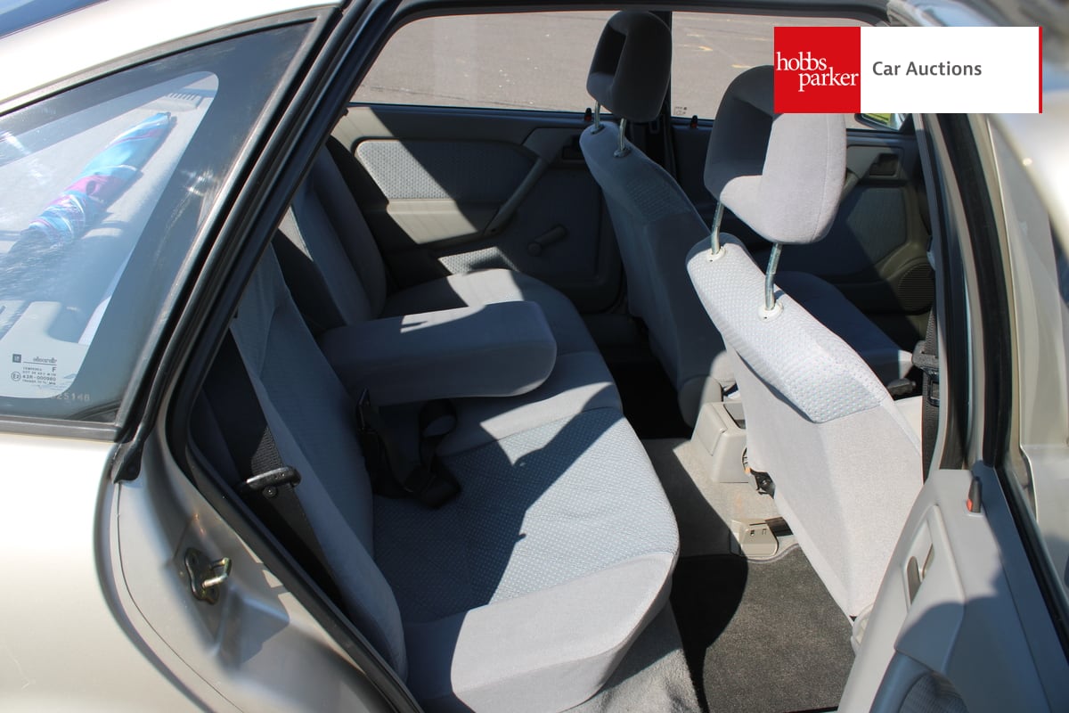 VAUXHALL CAVALIER LS image 17