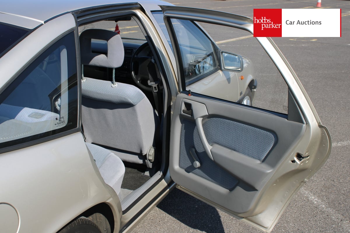 VAUXHALL CAVALIER LS image 18