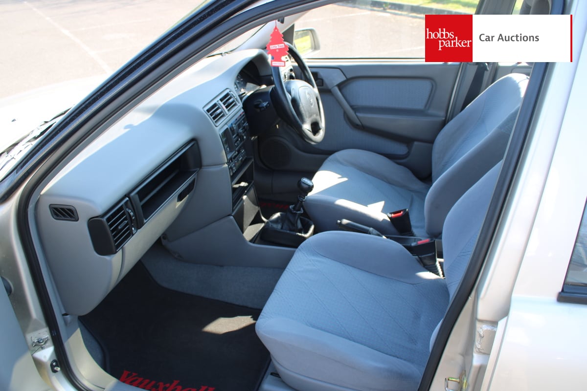 VAUXHALL CAVALIER LS image 28