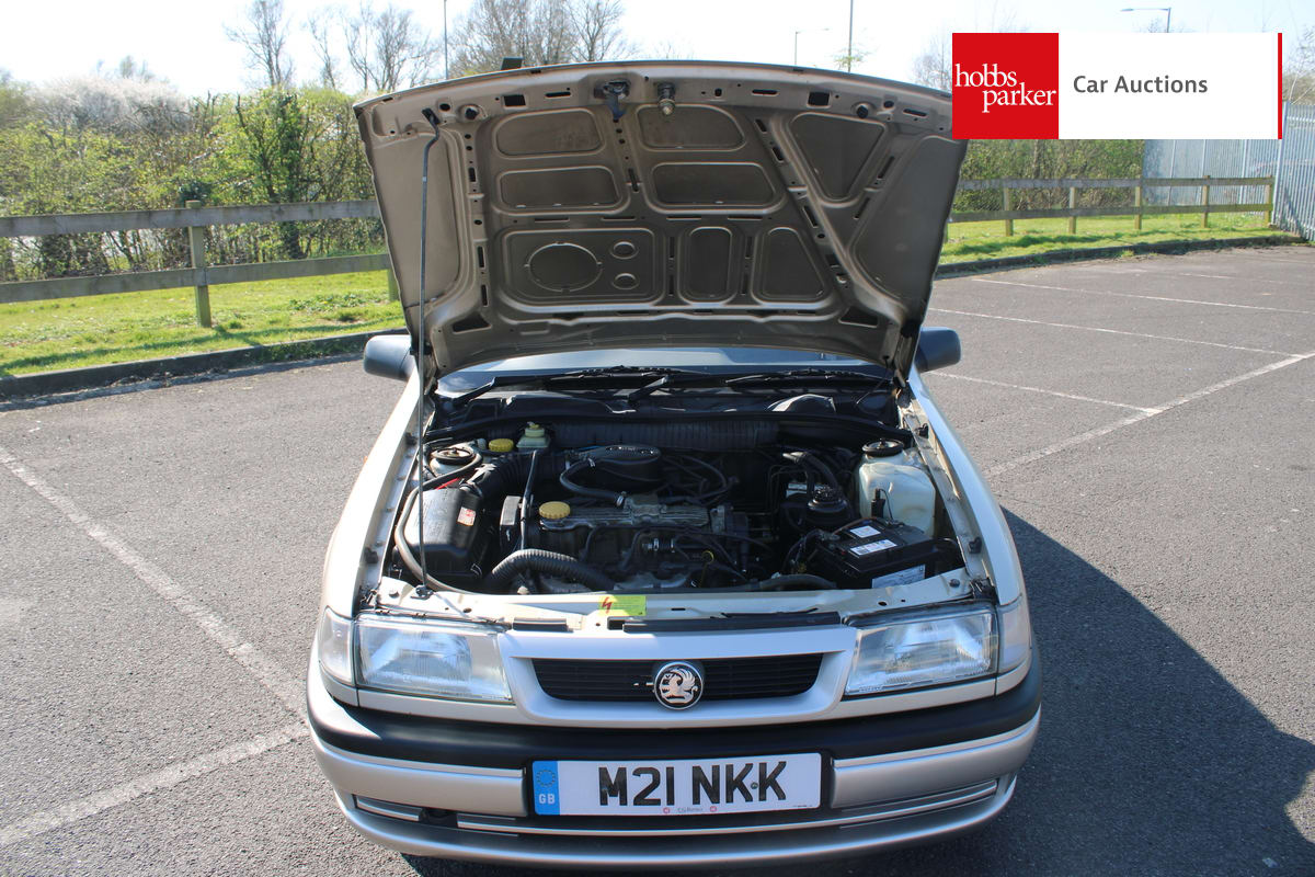 VAUXHALL CAVALIER LS image 39