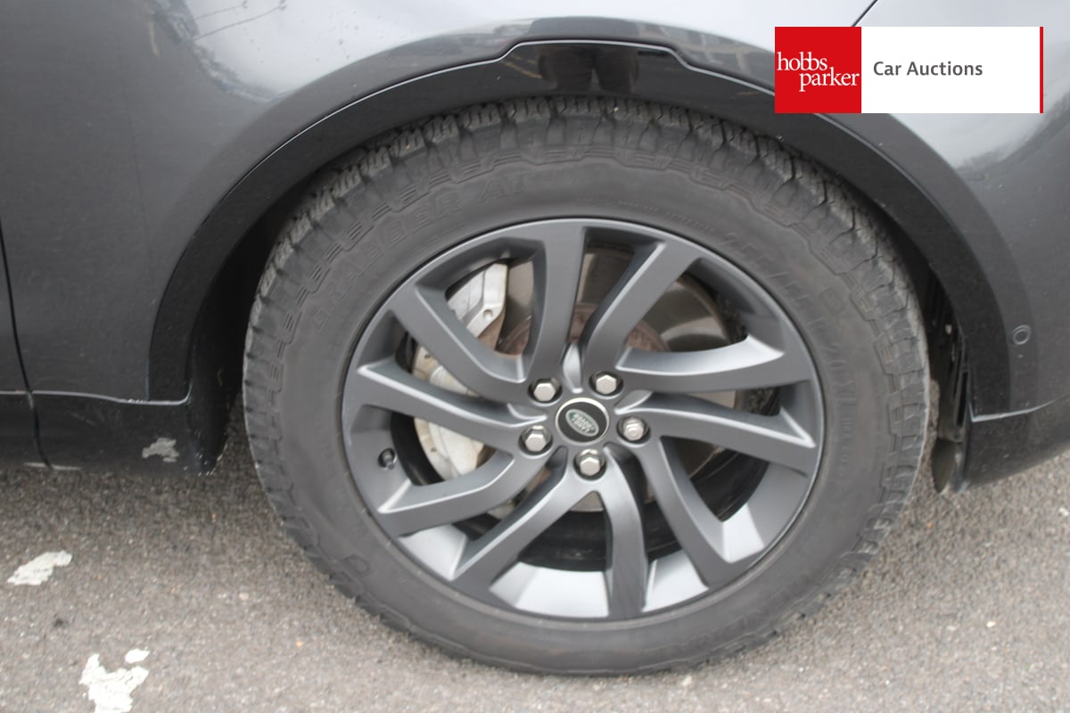 LAND ROVER DISCOVERY RDYNAMIC SE D M image 9