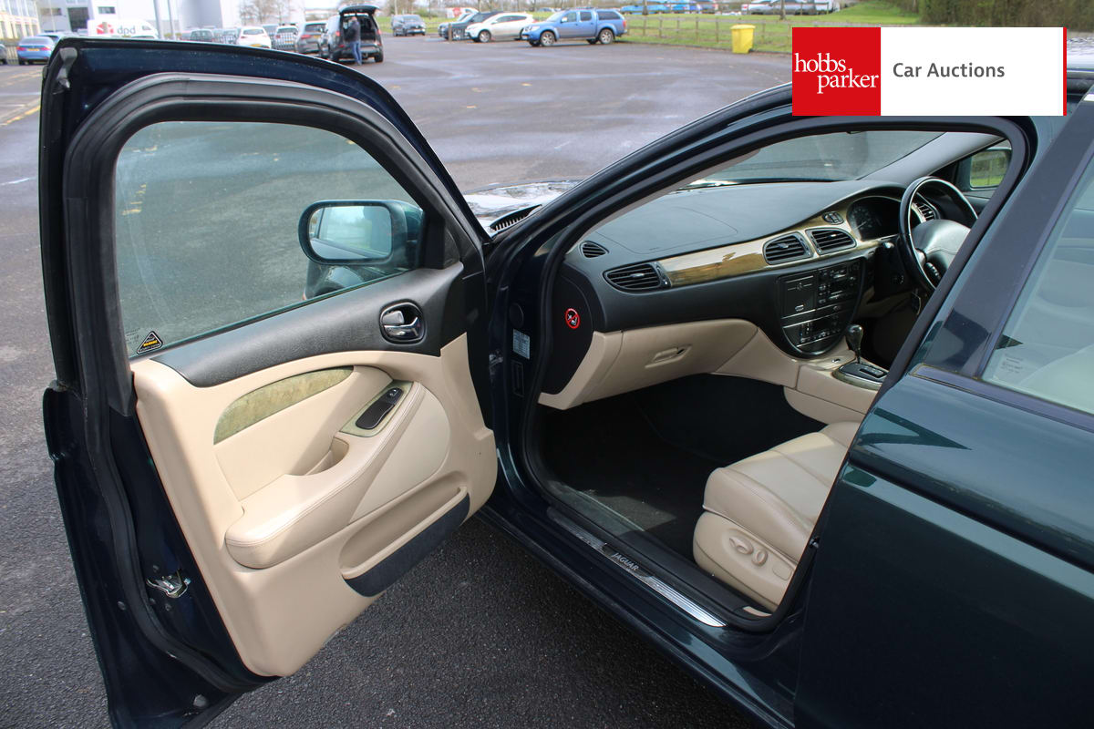 JAGUAR S-TYPE V6 SPORT AUTO image 16