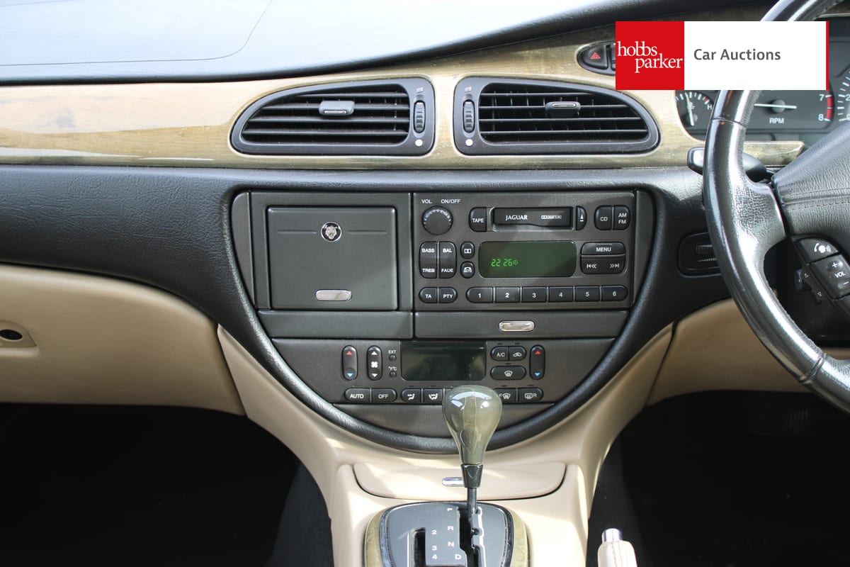 JAGUAR S-TYPE V6 SPORT AUTO image 21