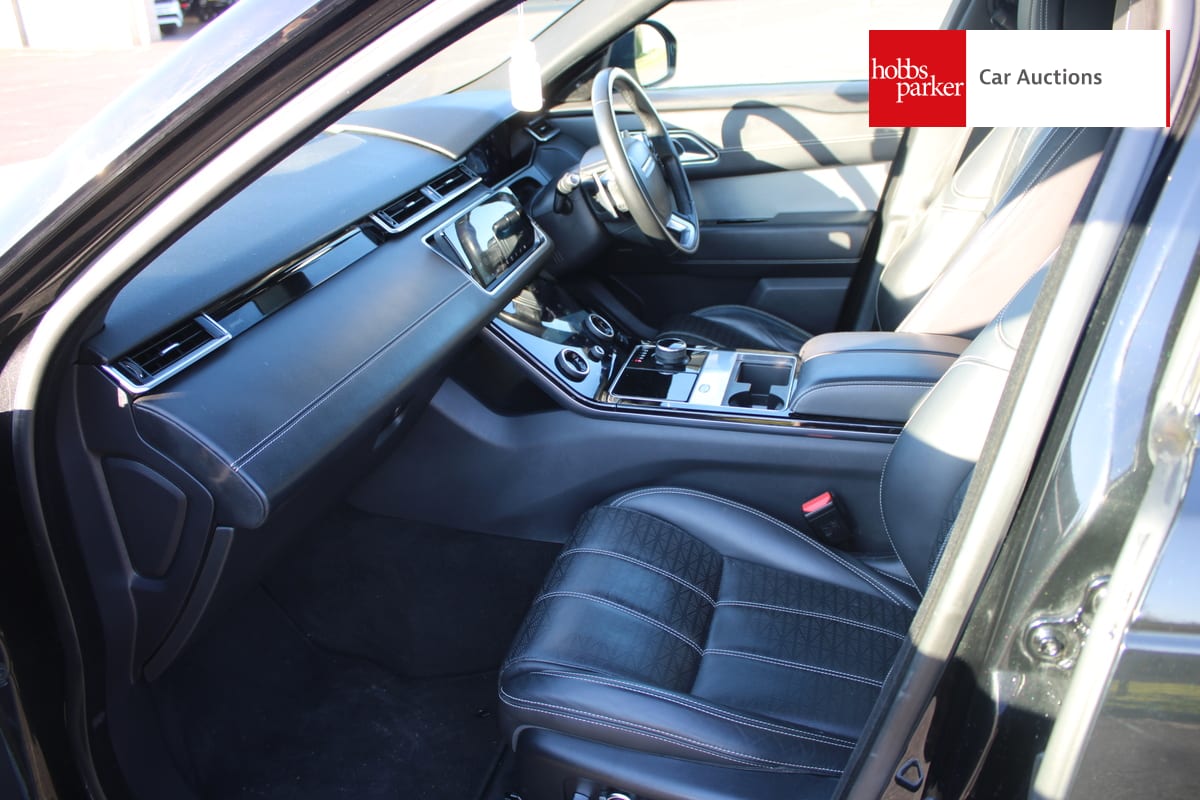 LAND ROVER R ROVER VELAR R-DYN S D180 A image 13