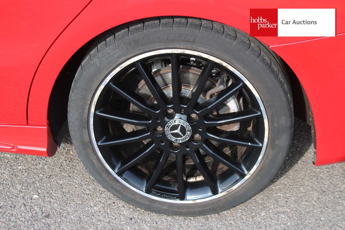 MERCEDES-BENZ CLA 220 D AMG LINE AUTO image 11