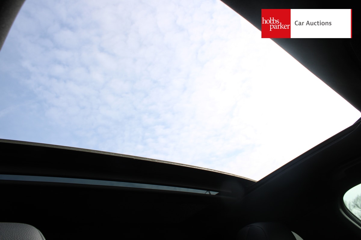 MERCEDES-BENZ CLA 220 D AMG LINE AUTO image 17