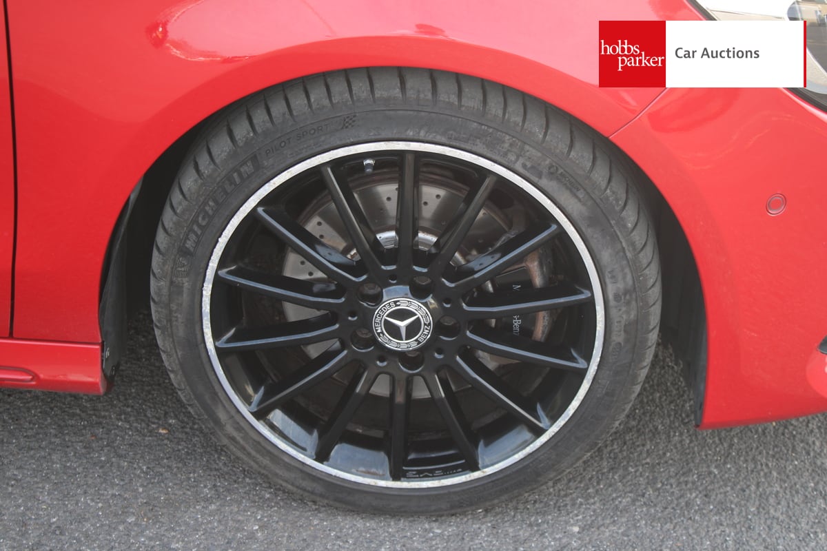 MERCEDES-BENZ CLA 220 D AMG LINE AUTO image 9