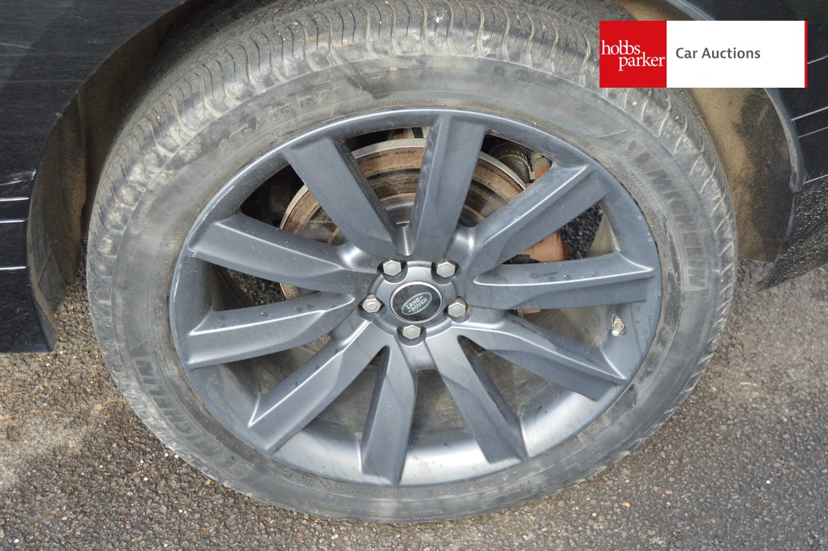 LAND ROVER RANGE ROVER VELAR R-DYN HSE D240 A image 10