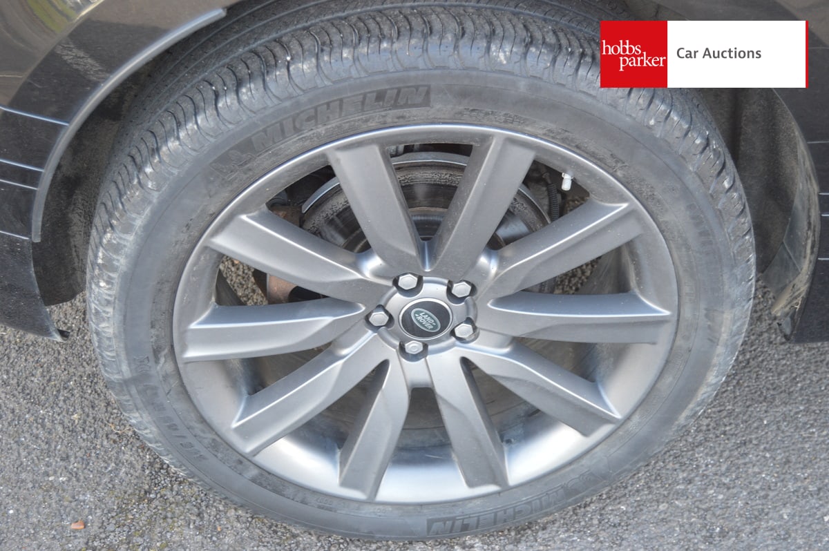 LAND ROVER RANGE ROVER VELAR R-DYN HSE D240 A image 11