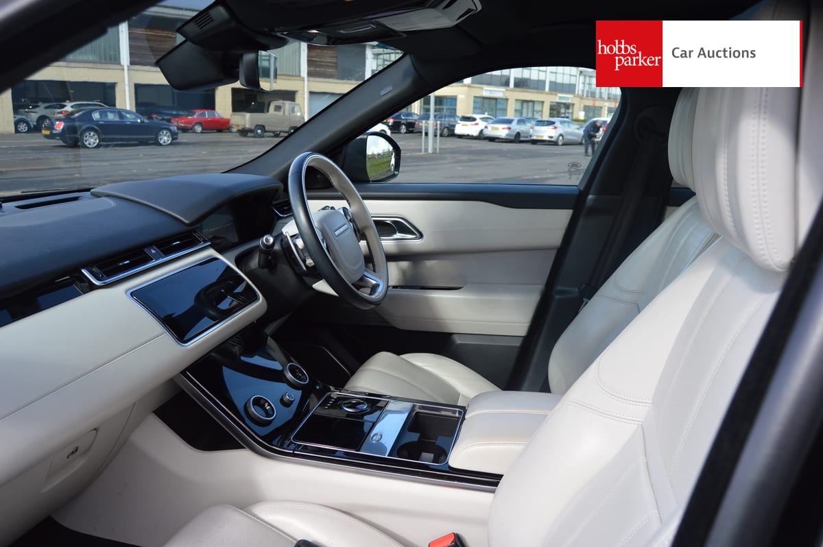 LAND ROVER RANGE ROVER VELAR R-DYN HSE D240 A image 13