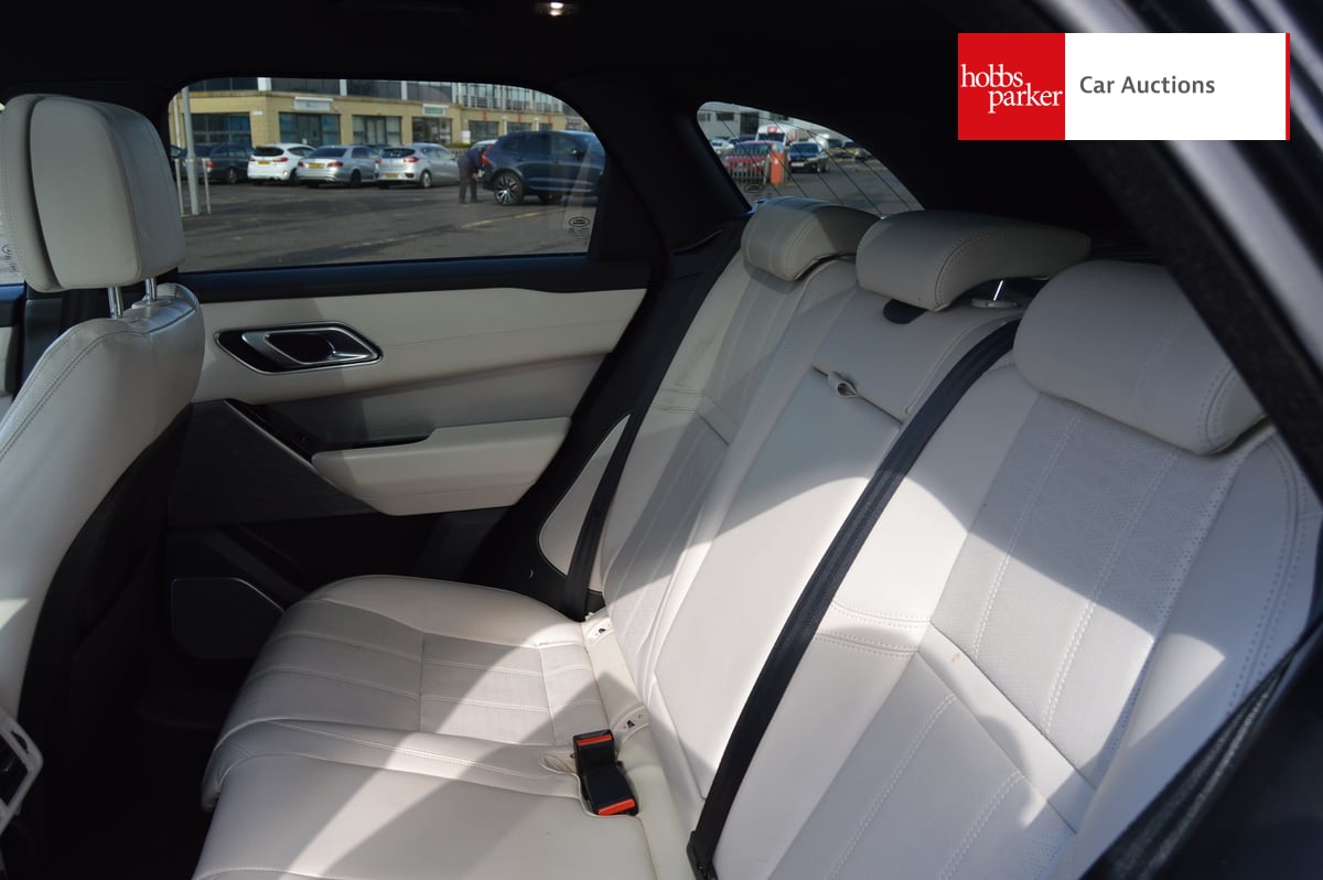 LAND ROVER RANGE ROVER VELAR R-DYN HSE D240 A image 14
