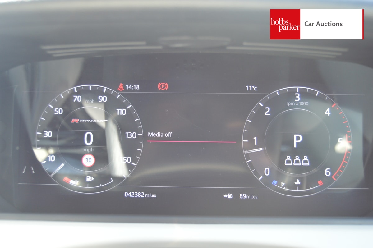 LAND ROVER RANGE ROVER VELAR R-DYN HSE D240 A image 16