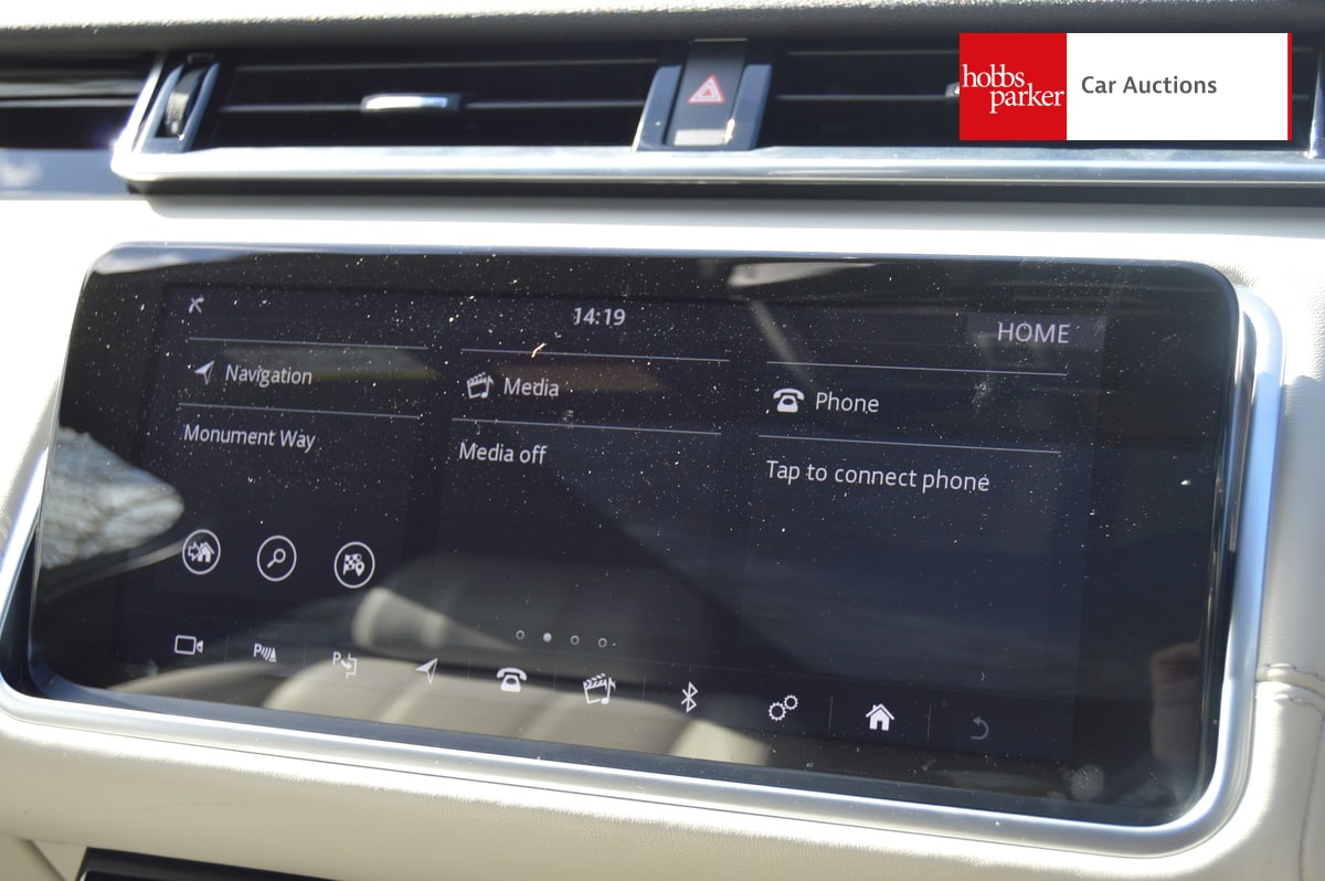 LAND ROVER RANGE ROVER VELAR R-DYN HSE D240 A image 18