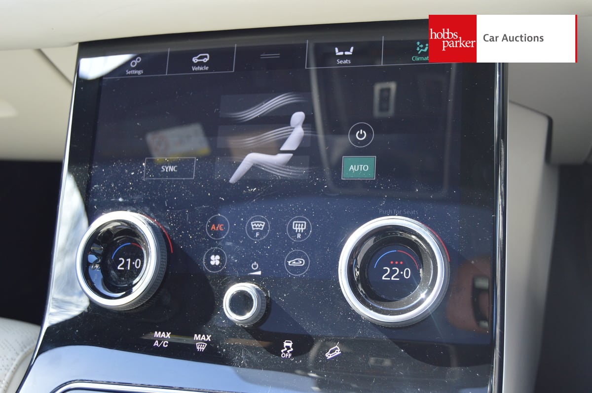 LAND ROVER RANGE ROVER VELAR R-DYN HSE D240 A image 19