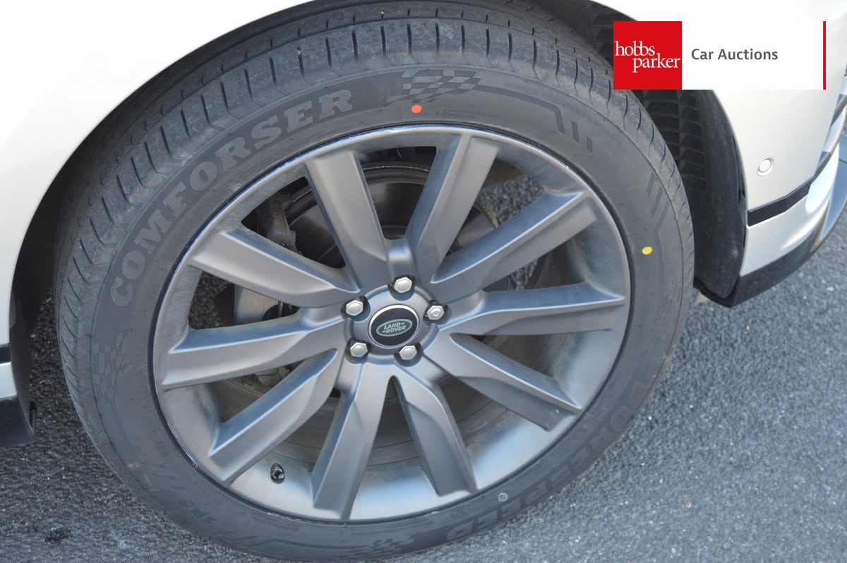 LAND ROVER RANGE ROVER VELAR R-DYN HSE D240 A image 12