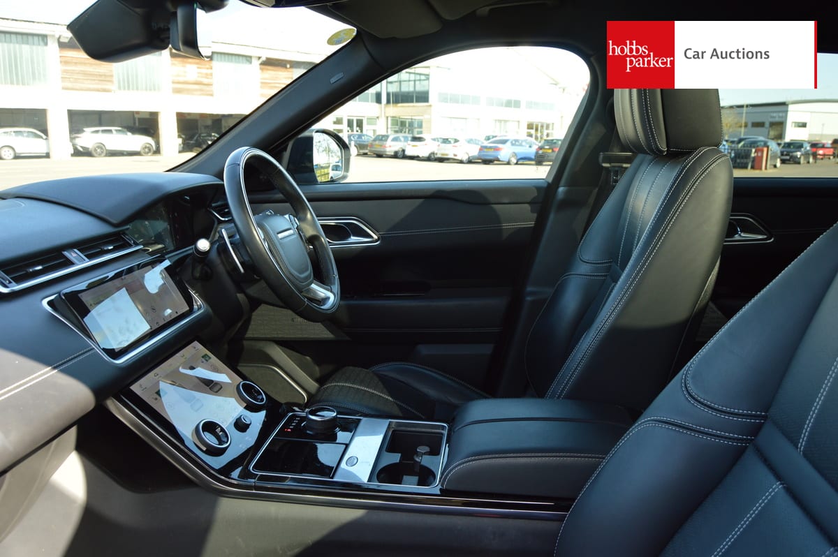 LAND ROVER RANGE ROVER VELAR R-DYN HSE D240 A image 13