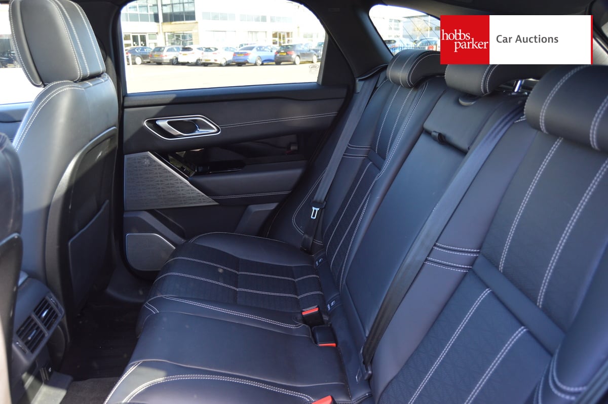 LAND ROVER RANGE ROVER VELAR R-DYN HSE D240 A image 14