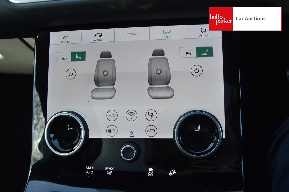 LAND ROVER RANGE ROVER VELAR R-DYN HSE D240 A image 19