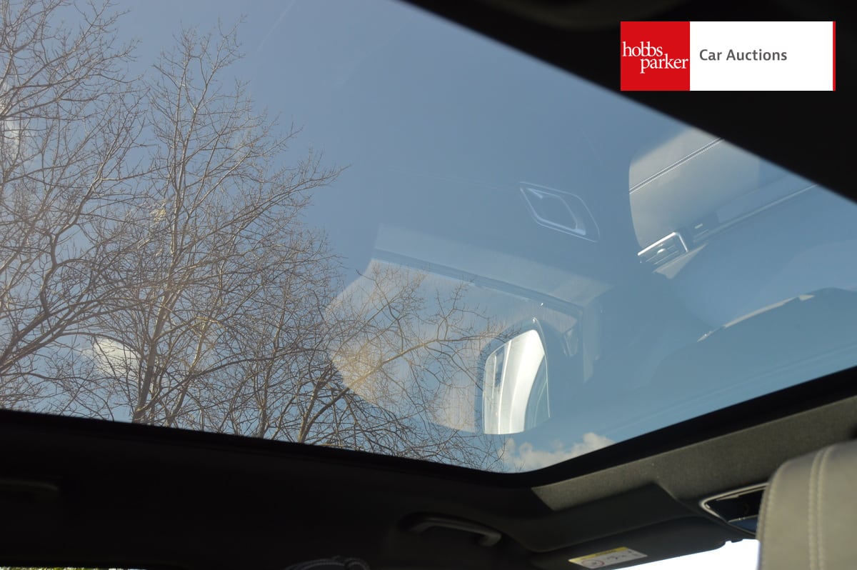 LAND ROVER RANGE ROVER VELAR R-DYN HSE D240 A image 20