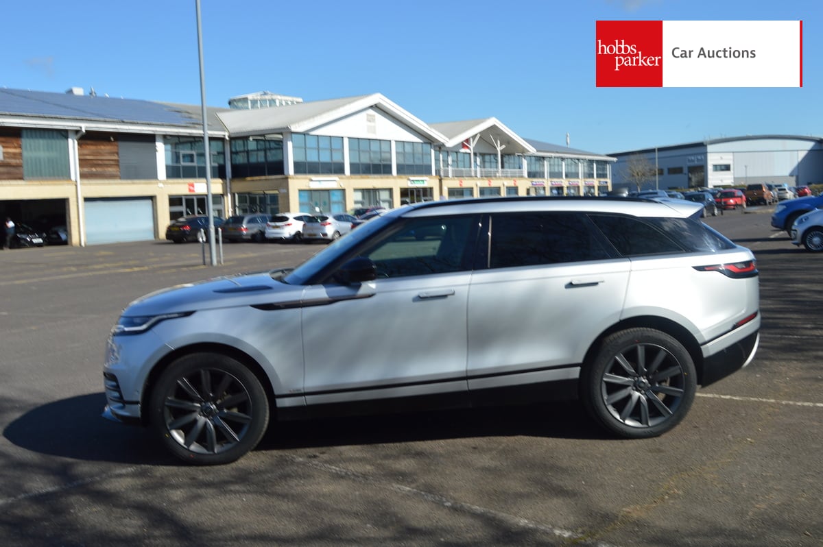 LAND ROVER RANGE ROVER VELAR R-DYN HSE D240 A image 6