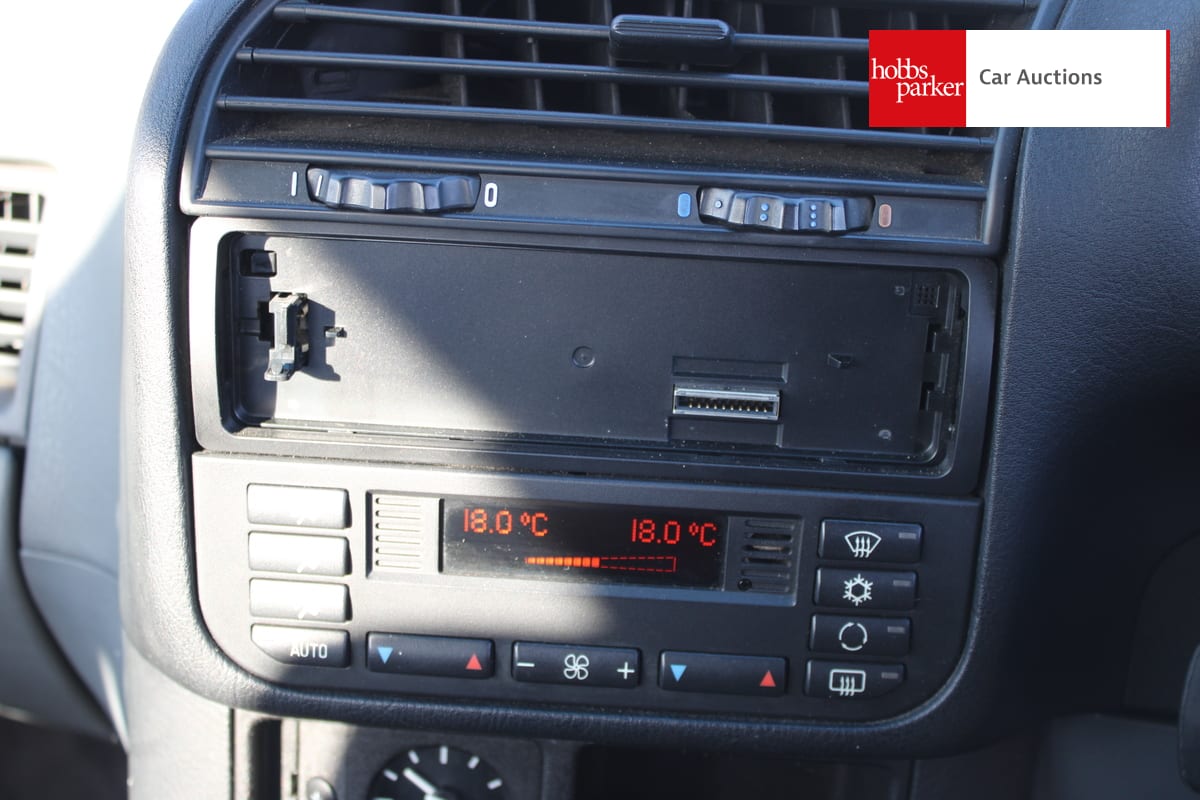 BMW 318 IS COUPE MANUAL image 35