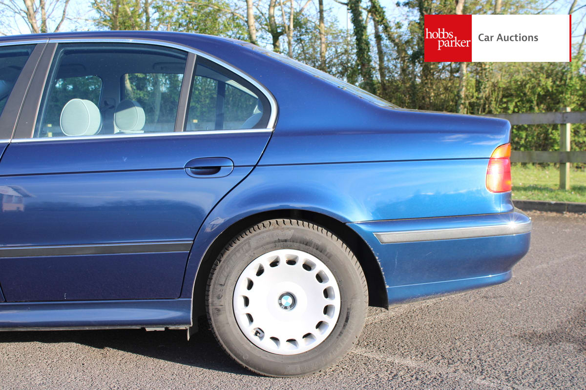 BMW 520I AUTO image 11