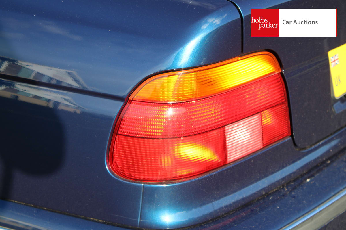 BMW 520I AUTO image 12