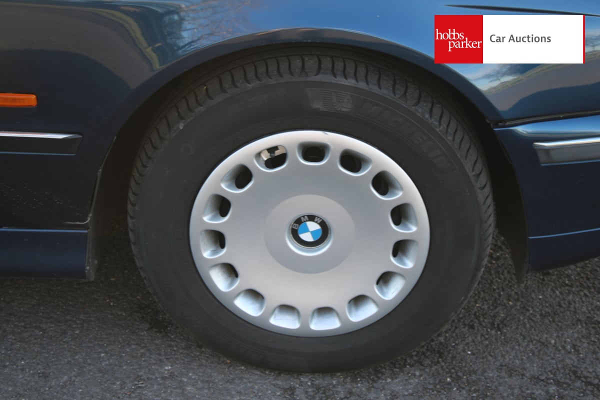 BMW 520I AUTO image 15