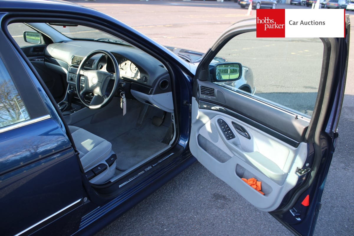 BMW 520I AUTO image 17