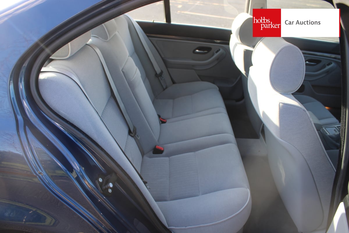 BMW 520I AUTO image 18