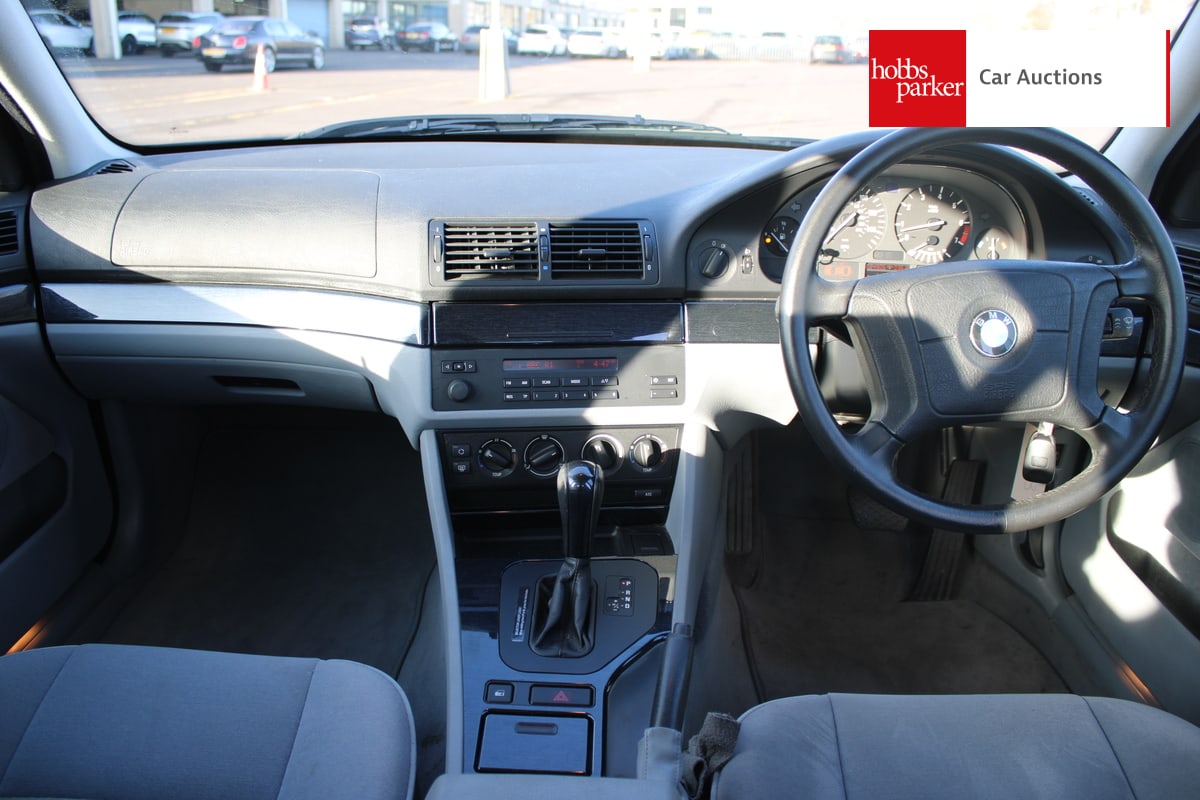 BMW 520I AUTO image 20