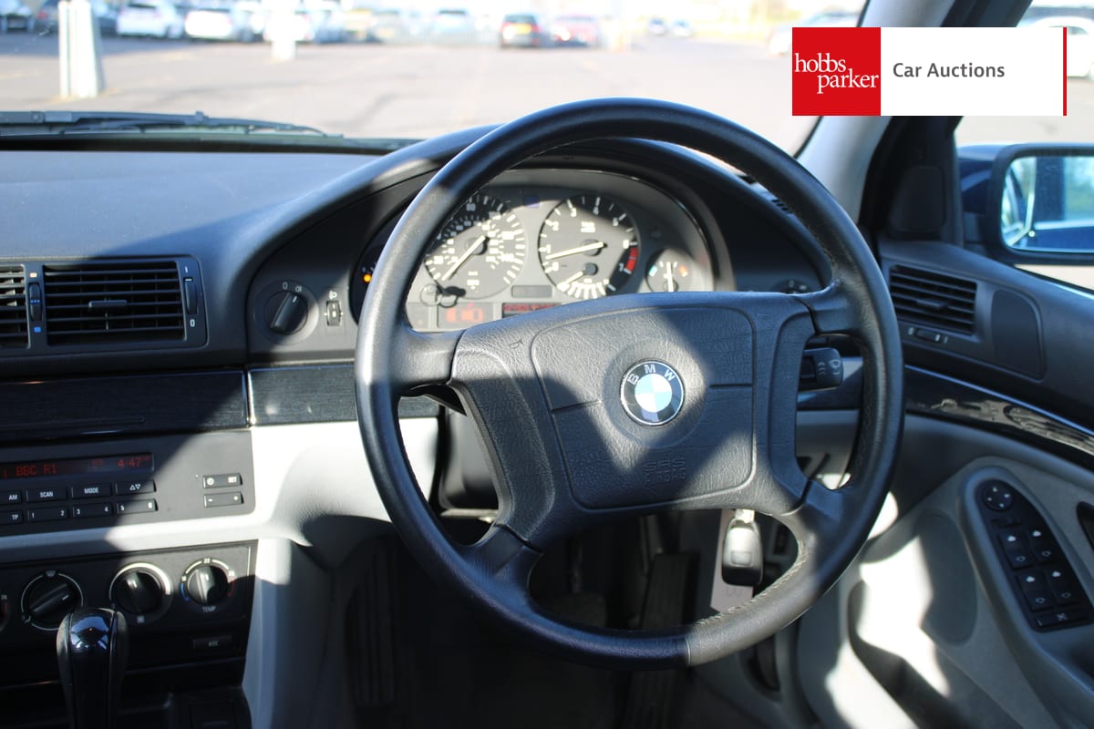 BMW 520I AUTO image 23