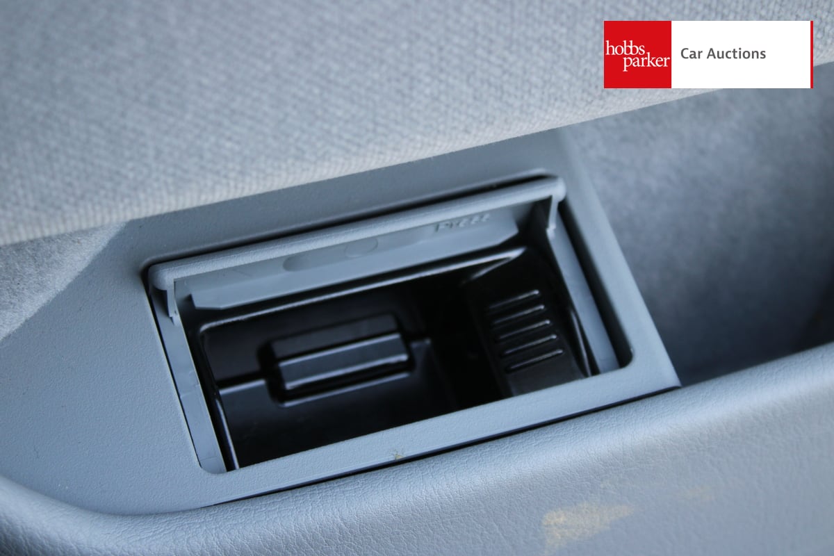 BMW 520I AUTO image 26