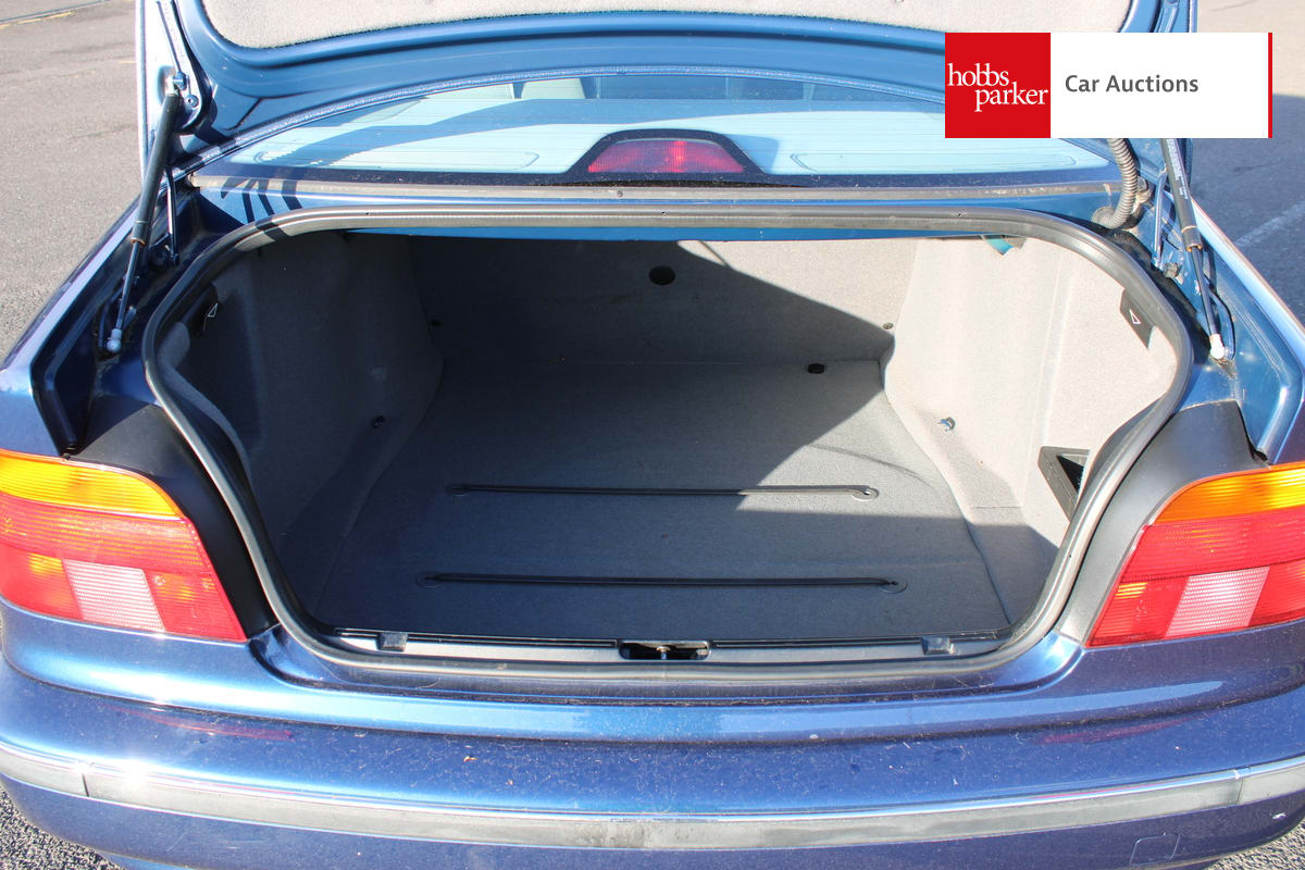 BMW 520I AUTO image 28