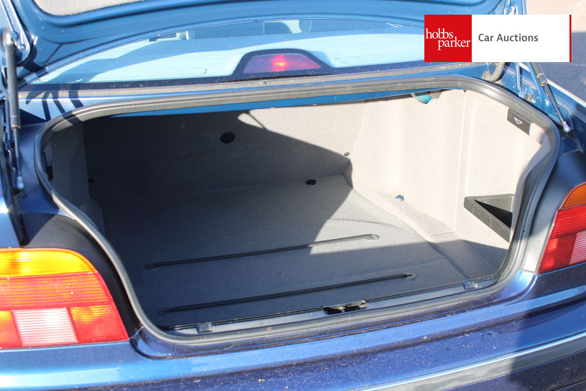 BMW 520I AUTO image 29