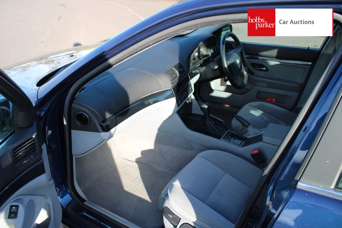 BMW 520I AUTO image 35