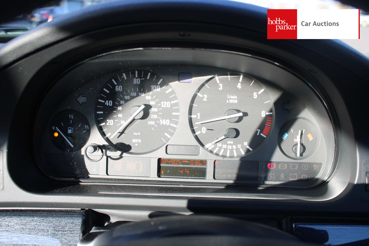 BMW 520I AUTO image 37