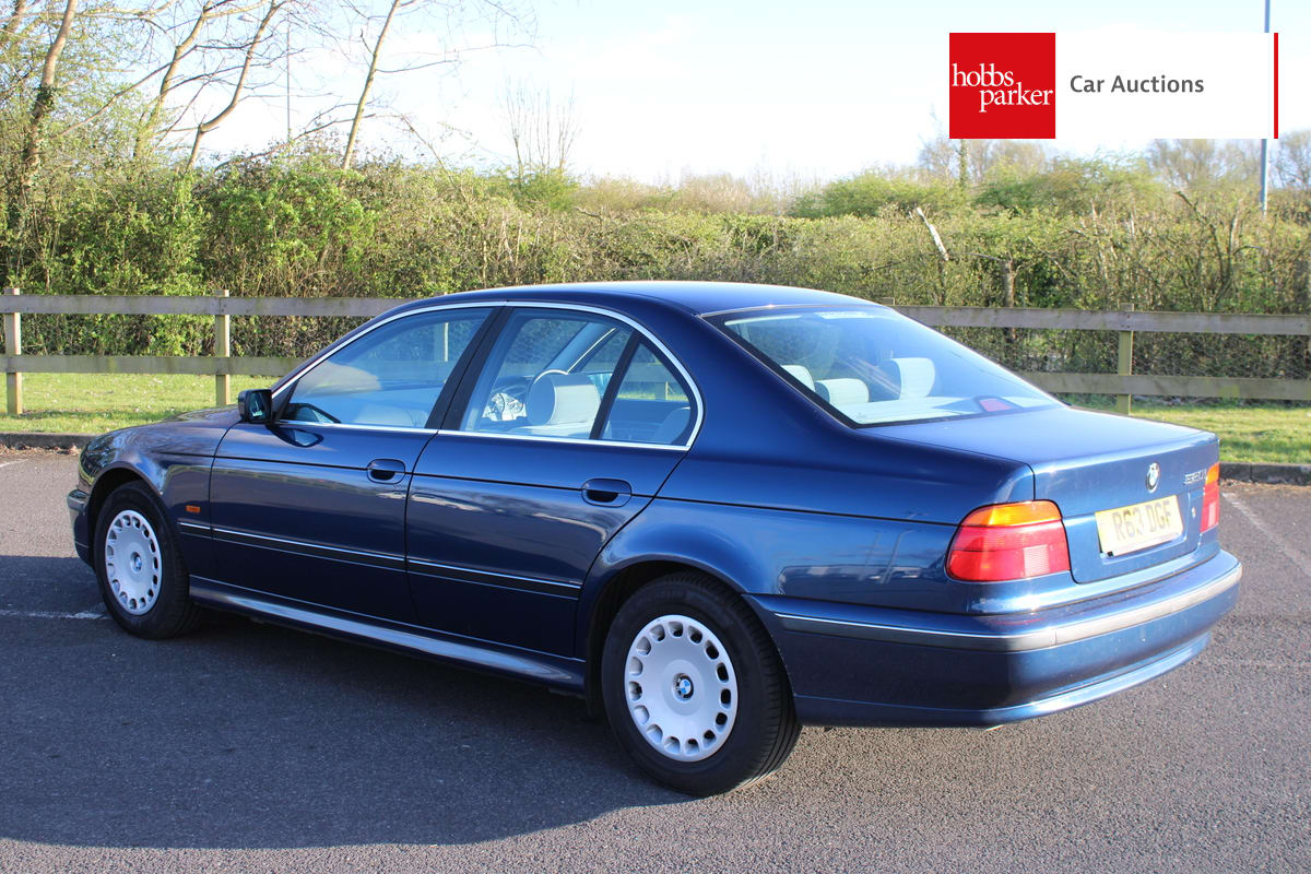 BMW 520I AUTO image 5