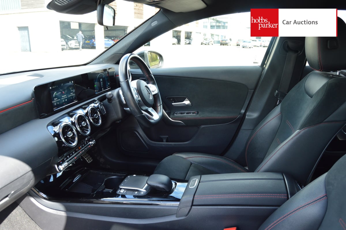 MERCEDES-BENZ A 250 AMG LINE E AUTO image 13