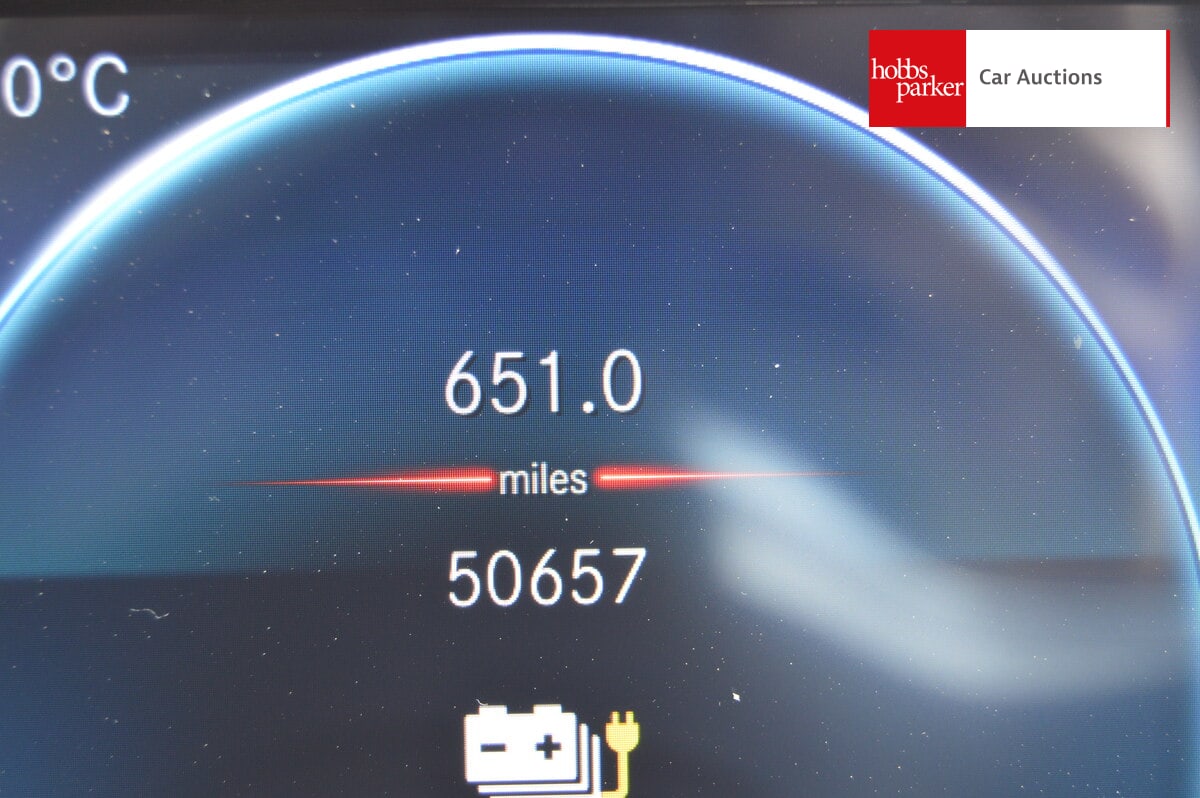 MERCEDES-BENZ A 250 AMG LINE E AUTO image 17