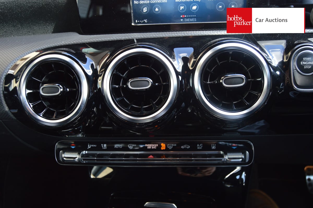 MERCEDES-BENZ A 250 AMG LINE E AUTO image 19