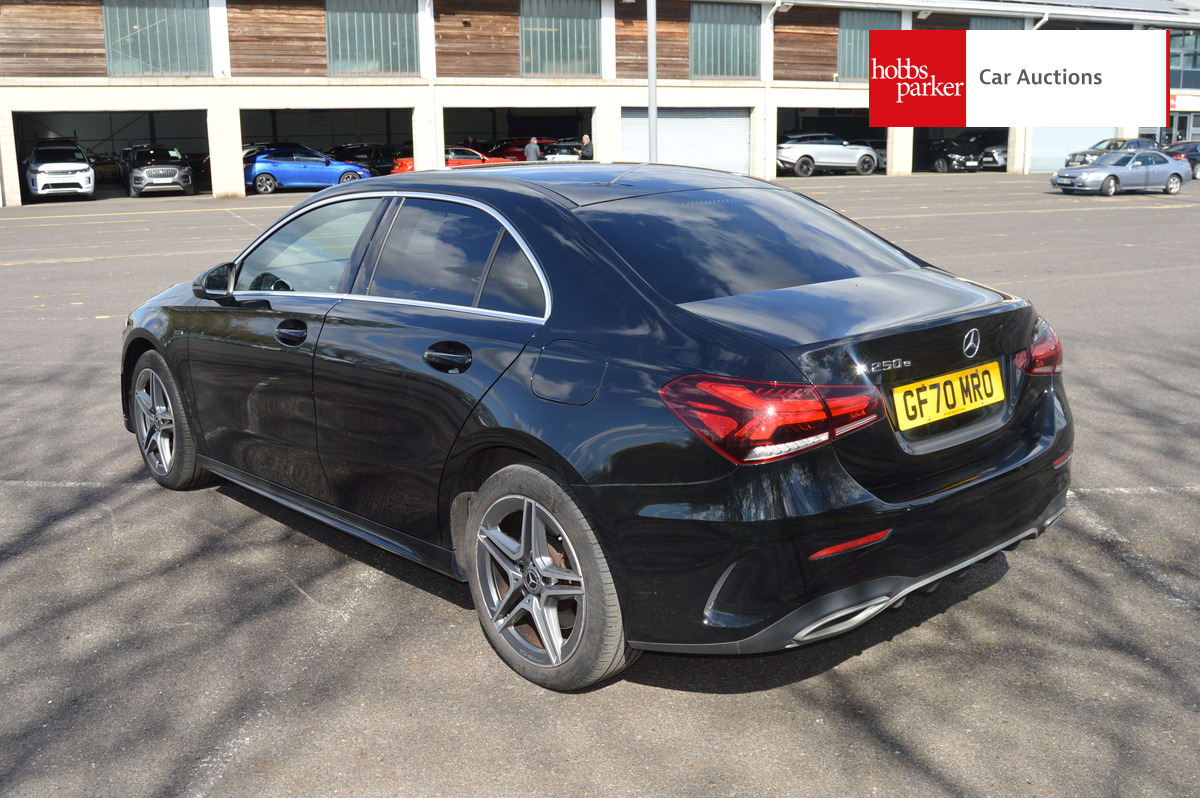 MERCEDES-BENZ A 250 AMG LINE E AUTO image 5